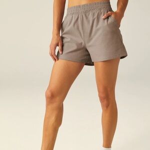Beyond Yoga Trek Shorts Birch Heather M